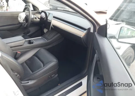 2021 Tesla Model Y Long Range Dual Motor All-Wheel Drive z USA, uszkodzony, nr VIN 5YJYGDEE9MF232047